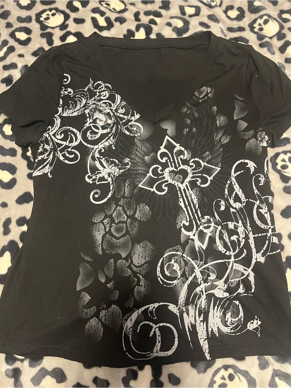 ROMWE Black V-Neck Short Sleeve Tee with White Ornate Cross Print